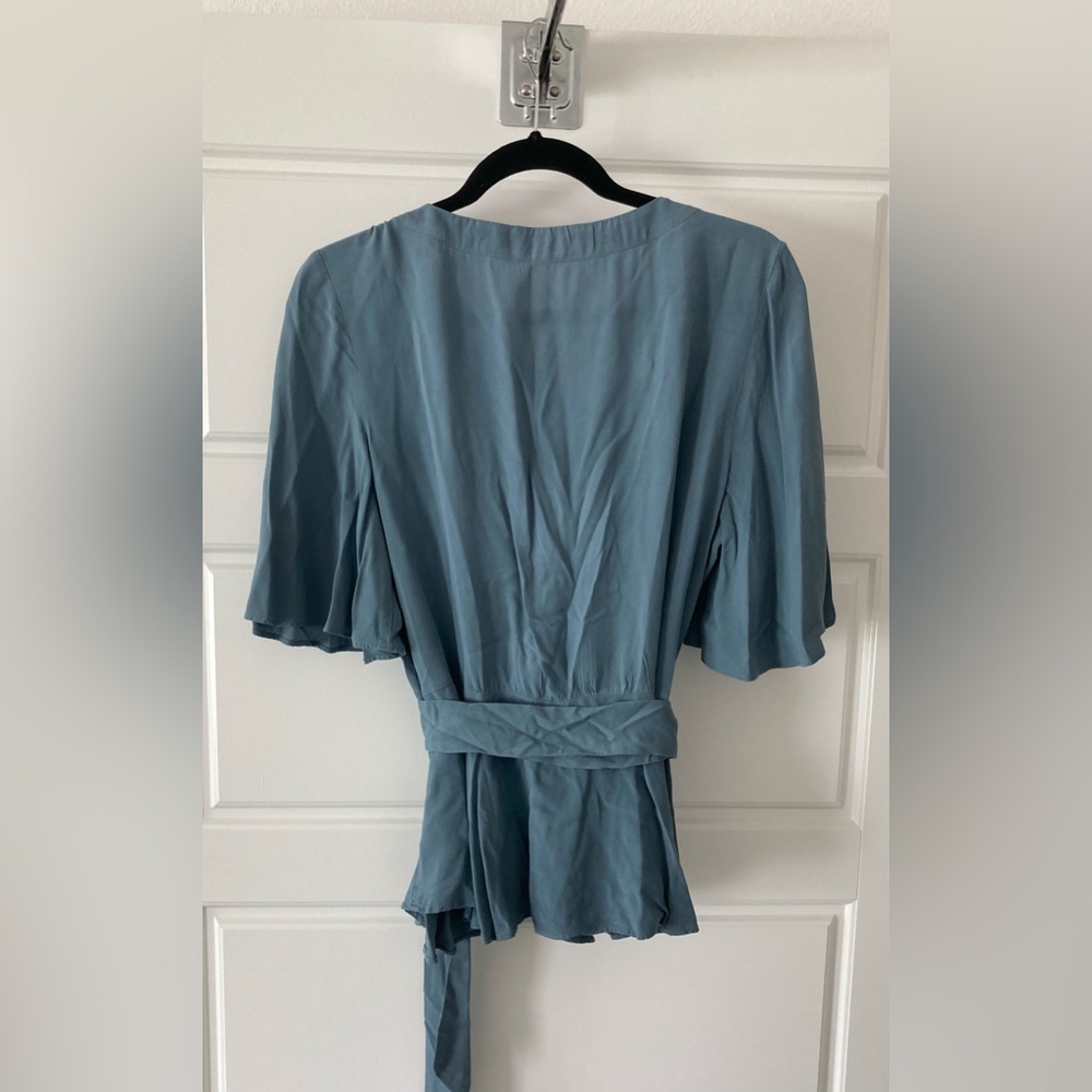 Loft Outlet Tencel Wrap Peplum Blouse With Flutter Sleeves. Size L - Picture 2 of 8